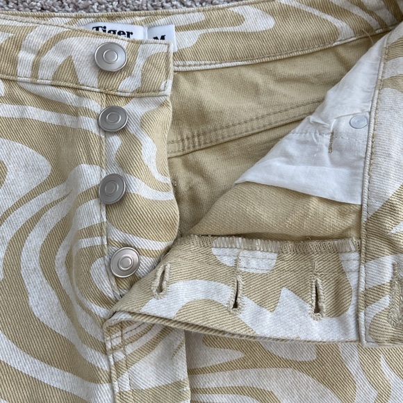 Tiger Mist • Sergio Tan and White Swirl Print Straight Leg Jeans - Picture 3 of 16